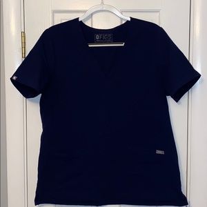 Figs Casma 3 pocket scrub top